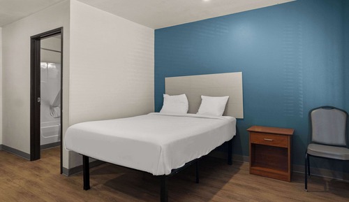 Standard Room, 1 Queen Bed, Non Smoking