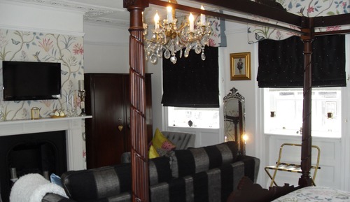 Executive Suite (Four Poster Bed)