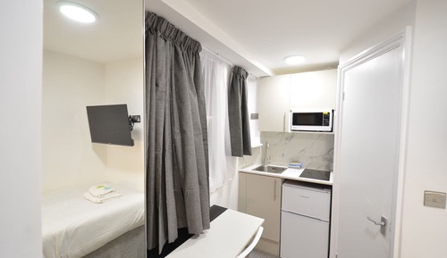 Studio, Ensuite, City View (Single Upper Floor)