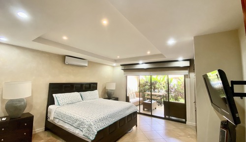 Deluxe Condo, 2 Bedrooms, 2 Bathrooms, Poolside