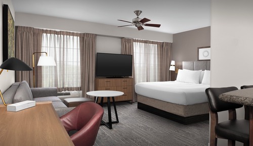 Studio Suite, 1 King Bed, Kitchen