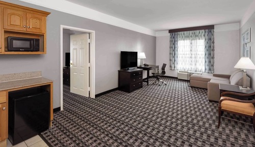 Suite, 1 King Bed, Non Smoking