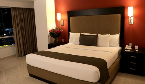 Deluxe Room, 1 King Bed