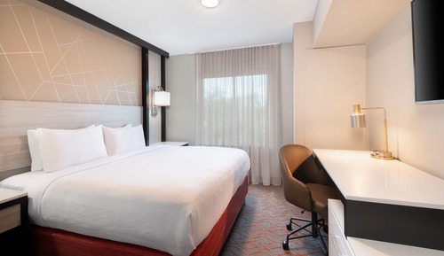 Suite, 1 King Bed, Non Smoking (Hearing Accessible)