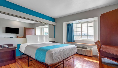 Deluxe Suite, 1 Queen Bed, Non Smoking, Hot Tub