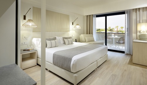 Deluxe Room, Pool View