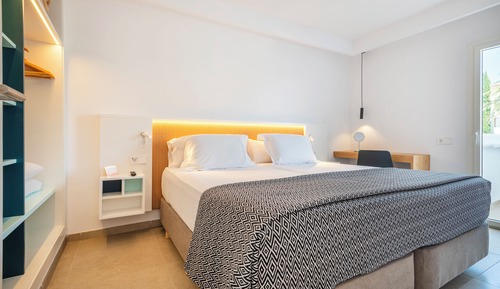 Superior Apartment, 1 Bedroom, Pool View (Select)
