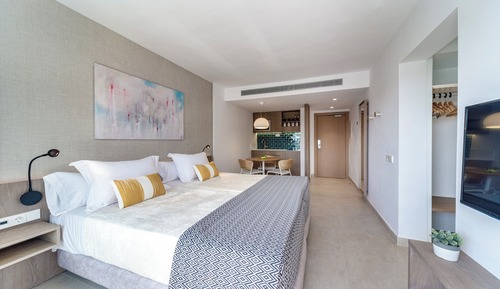 Premium Studio, Pool View