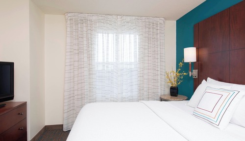 Studio, 1 King Bed with Sofa bed (Mobility/Hearing Accessible, Tub)