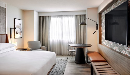 Traditional Room, 1 King Bed, Non Smoking (Mobility/Hearing Accessible, Tub)