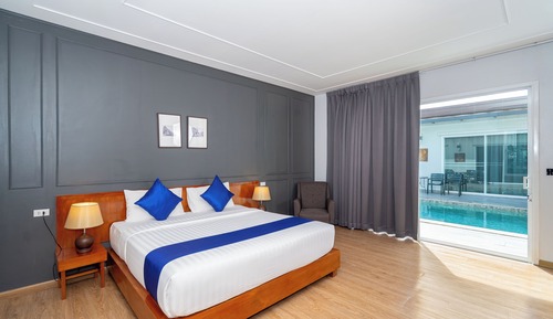 DeLuxe Double Room with Pool Access