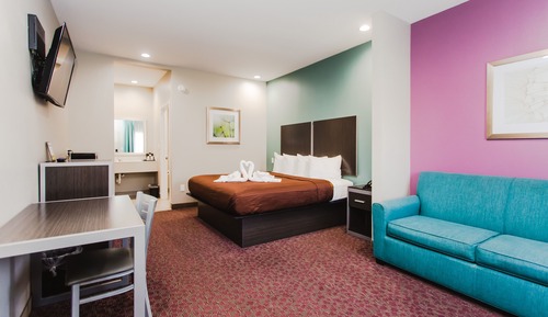 Standard Suite, 1 King Bed, Smoking