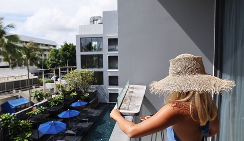 Standard Room, 1 King Bed, Pool View