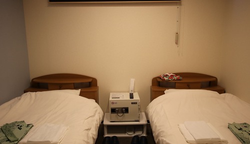 Small Twin Room, 204 (Check in time from 3pm - 10pm)