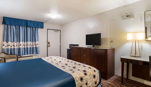 Room, 1 King Bed, Accessible, Non Smoking (Efficiency)