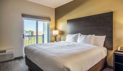 Suite, 1 King Bed, Non Smoking