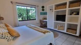 Standard Room, 1 King Bed, Garden View
