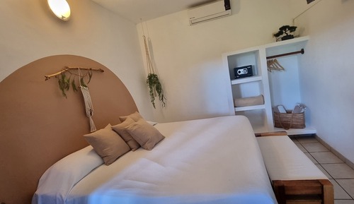 Standard Room, 1 King Bed, Garden View