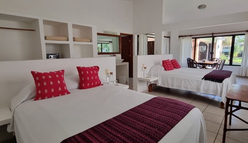 Room (Quadruple)