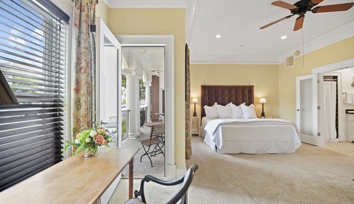 Suite, Non Smoking (Fireplace, City View)