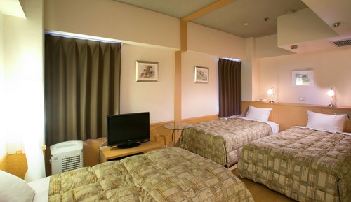 Triple Room, Smoking