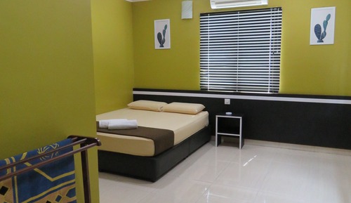 Standard Room, 1 Queen Bed