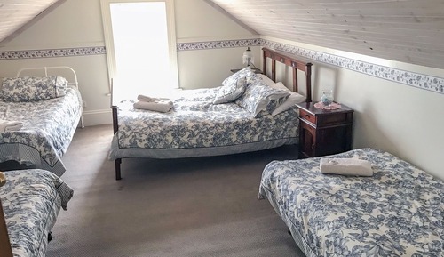 Superior Family Room, Shared Bathroom