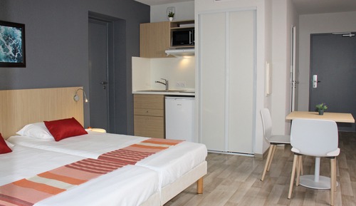 Studio, 1 Double or 2 Twin Beds, Accessible
