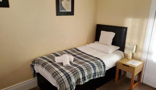 Basic Single Room, Ensuite (room 5 )