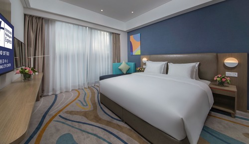 Standard Room, 1 King Bed (High Floor, Sunrise View)