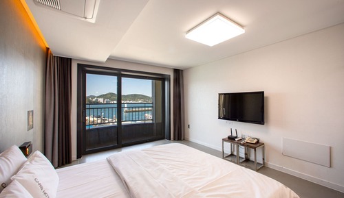 Family Condo (Extra person fee 10000 KRW upon C/I)