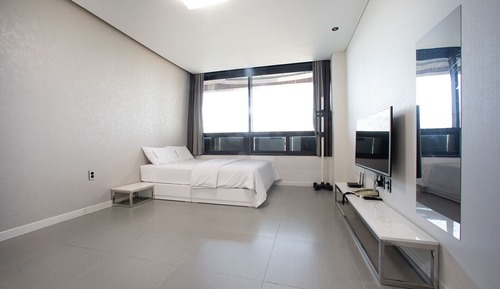 Couple Condo (Extra person fee 10000 KRW upon C/I)