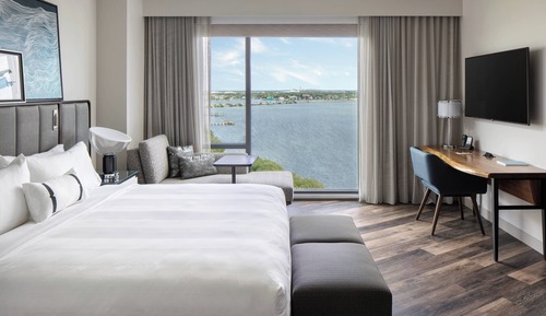 Standard Room, 1 King Bed, Non Smoking, Bay View (Hearing Accessible)