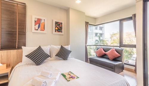 Deluxe Room, 1 Queen Bed, City View