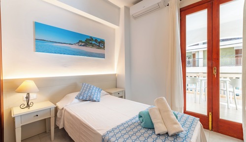 Single Room, Terrace (Street View)