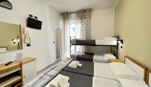 Economy Quadruple Room, Multiple Beds, Non Smoking