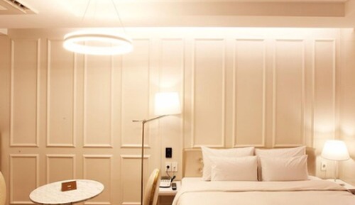 Deluxe Double Room (White)