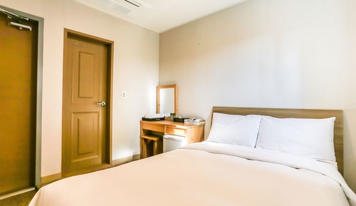 Deluxe Double Room (New Building)