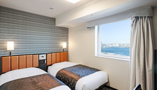 Universal Twin Room, Smoking