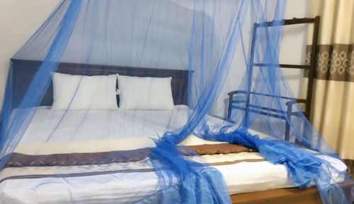 Basic Triple Room, Smoking
