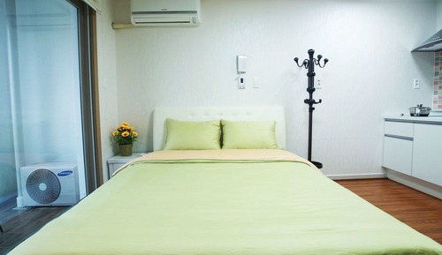 Room (duplex)