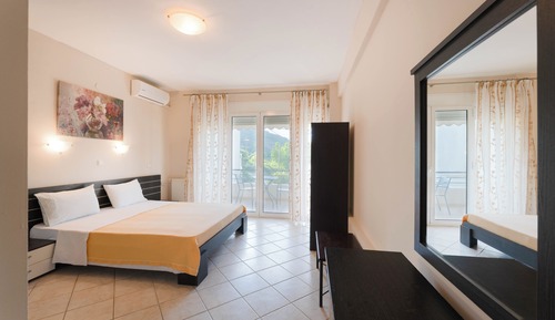 Superior Room with Private Jacuzzi