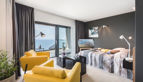 Studio, Sea View