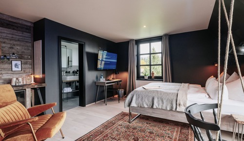 Design Double Room, Bathtub, Valley View