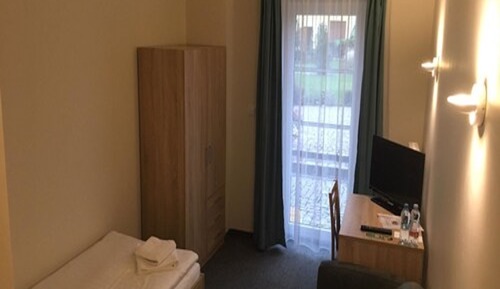 Basic Single Room, 1 Twin Bed, Garden View