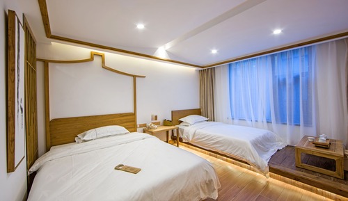 Family Room, Multiple Beds, Refrigerator