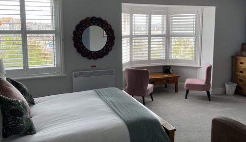 Deluxe Double Room, Ensuite, Sea View (2nd flr deluxe king suite)