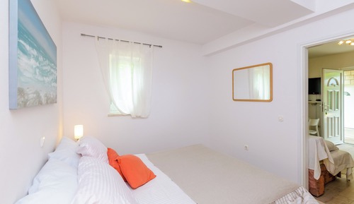 Apartment (One-Bedroom Apartment with Terrace an)