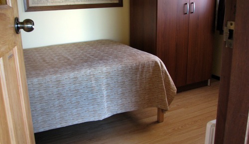 Room, 1 Twin Bed, Non Smoking, Shared Bathroom
