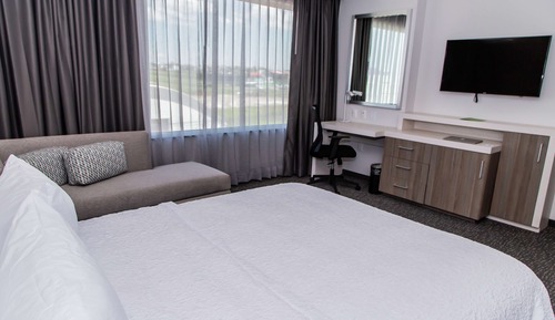 Room, 1 Queen Bed, Accessible (Roll-in Shower)